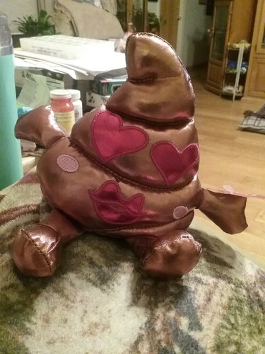 Almohada de felpa emoji de felpa de 7"" de peluche con piernas y brazos suave y linda (ojos de corazón marrón brillante) - Imagen 6 de 12
