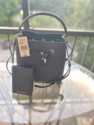 Micheal Kors large black Suri convertible backpack / bag Michael Kors Suri Messenger Bucket Bag Crossbody Convertible  main image 4