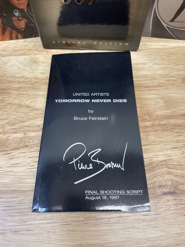 James Bond 007 Limited Edition Tomorrow Never Dies VHS Movie Collector's Box Set - Picture 3 of 6