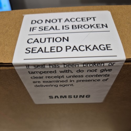 Samsung Galaxy Chromebook Go Silver 11.6" 4GB 64GB Intel Celeron N4500 - Picture 8 of 9