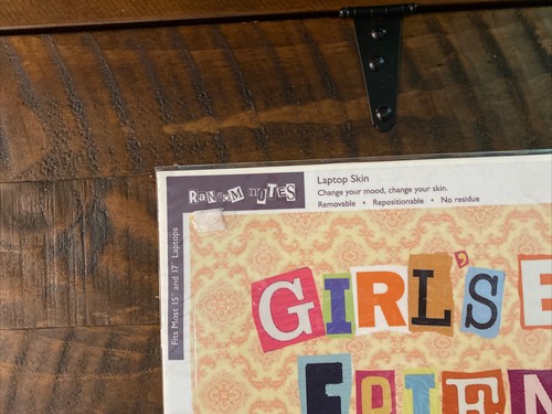 Santa Barbara Design Studio Vinyl Laptop Skin - Girl’s Best Friend -New - 第 2/4 張圖片