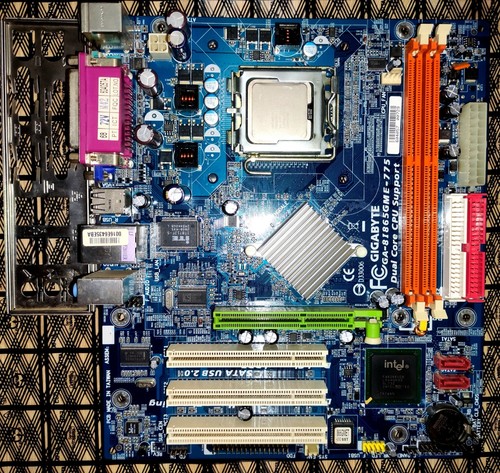 Gigabyte GA-8I865GME-775 (rev. 1.0) Soket 775 Motherboard + CPU Pentium 641