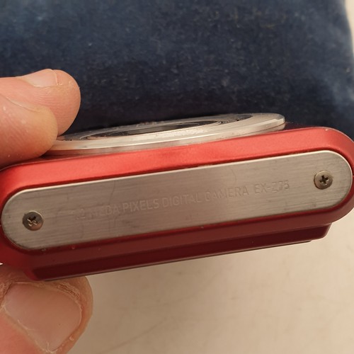 Casio Exilim 7.2 MP Red Digital Camera EX Z75 Bundle - 2gb SD, Battery - Picture 11 of 17