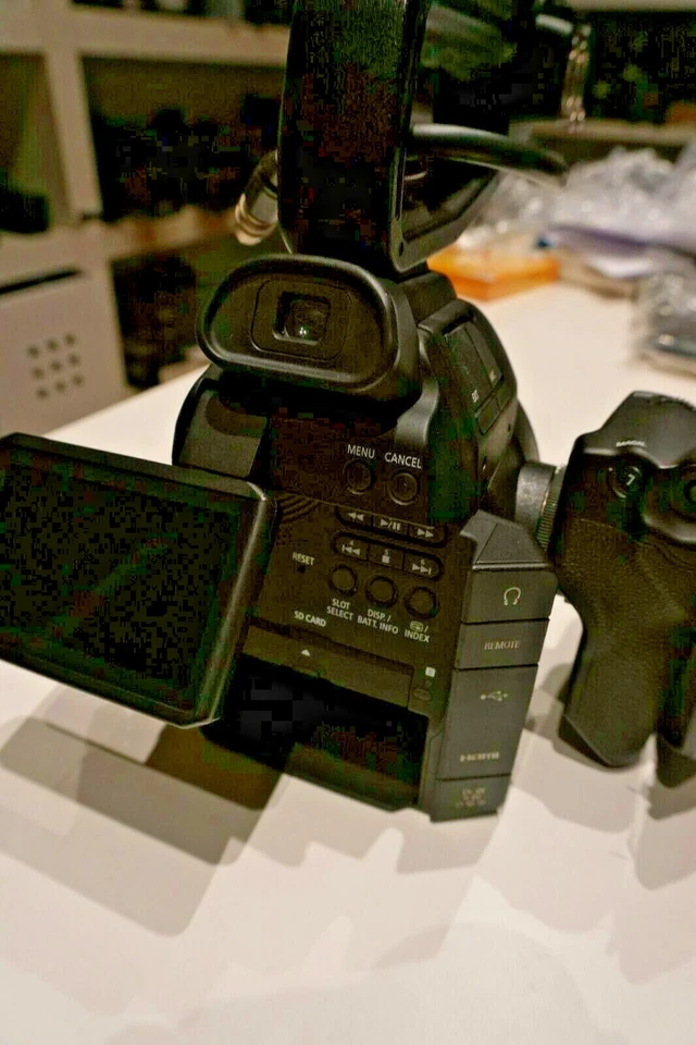 Canon EOS C100 FULL HD HÄNDLER TOP mit DAF update CMOS AF - Bild 4 von 4
