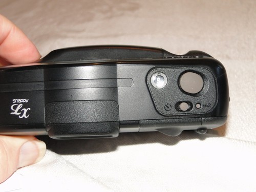 Cámara Canon Snappy LX 35mm para piezas o reparación - Puerta de batería defectuosa - Imagen 5 de 6