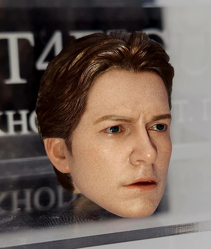 Hot Toys MMS573 Back To The Future Marty McFly 1/6 action figure's head sculpt  - Picture 6 of 12