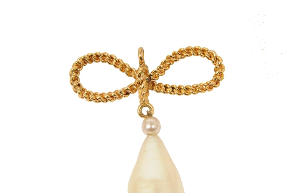 Chanel Vintage Lágrima Logo CC Perla Blanca Oro Colgante Collar Colgante Dije Foto 3 de 4