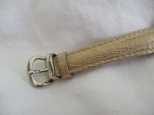 Metropolitan Analog Wristwatch with a Buckle Band and Quartz Movement - Bild 11 von 12