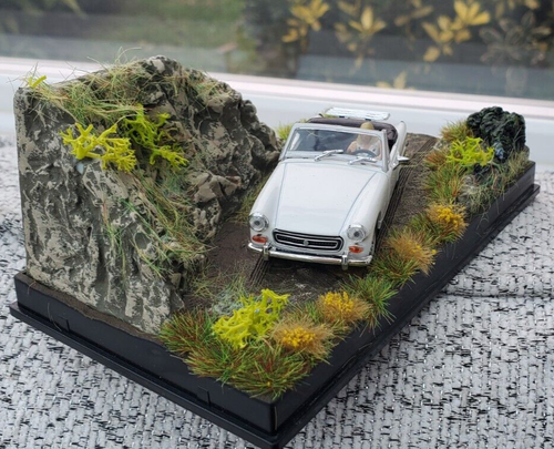 White 1:43 Scale MG Midget Mk1V Perfect Condition Parked in Diorama Scene - Picture 9 of 15