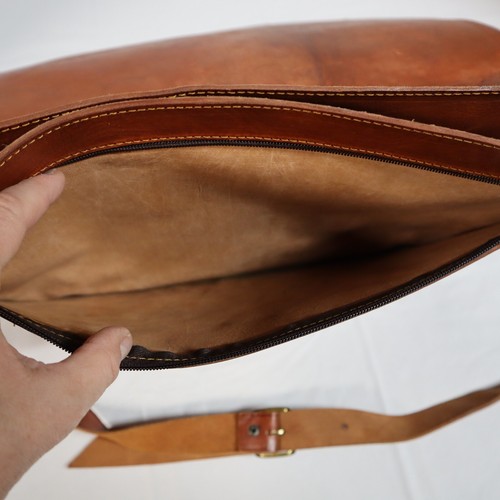 Crossbody Leather Messenger Shoulder Bag 16 inch Vtg Unbranded Briefcase Satchel - Picture 6 of 18