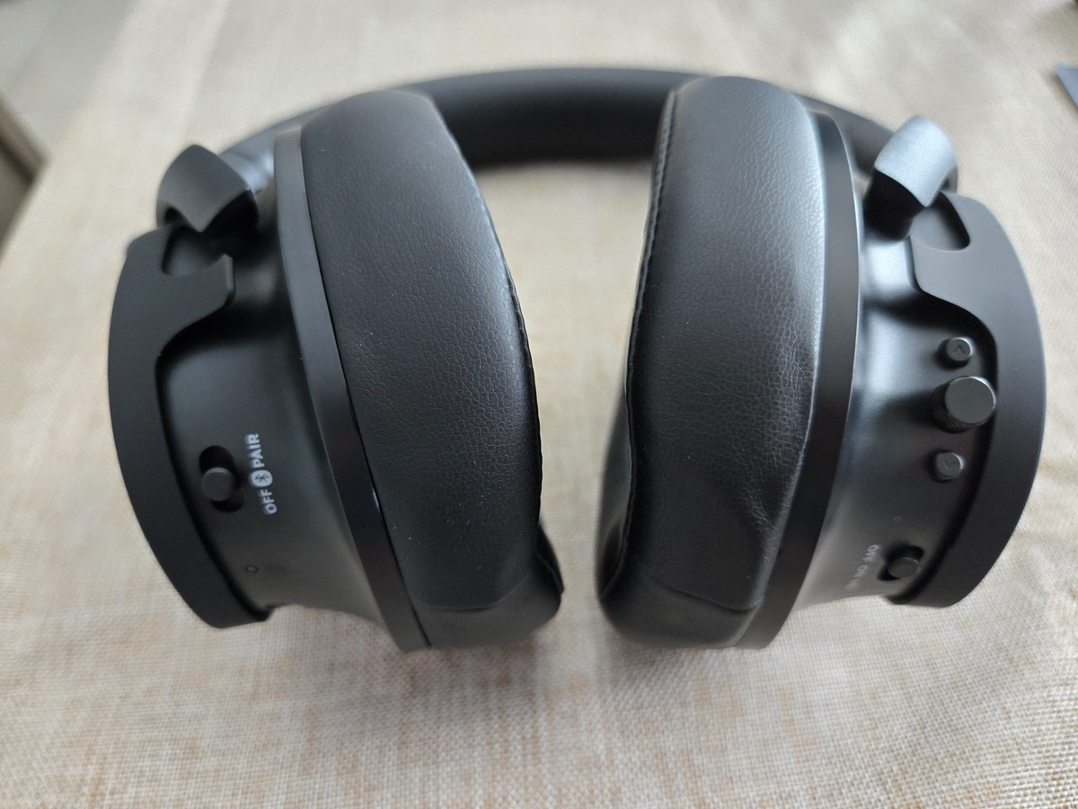 HEAVYS H1H 未使用品 Heavys H1H Wireless Headphones and Hard Case - 666001 for