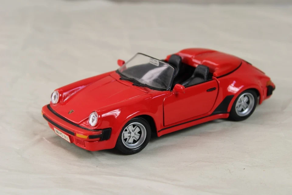 B10 / Modellino Auto Porsche Speedster 911 IN Color Rosso - Scala 1:24 - Circa - Immagine 3 di 4