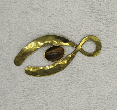 Vintage Brutalist Pin Brooch Tiger's Eye Cabochon & Hammered Brass Body Design - Picture 4 of 8