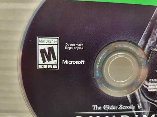 The Elder Scrolls V: Skyrim - Special Ed. (Microsoft Xbox One) Disc Only - Picture 3 of 24