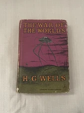 WAR OF THE WORLDS by H.G.WELLS (1960) 1st Edition Looking Glass Library W/jacket