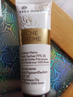 Handcreme Gegen Pigmentflecken Von Yves Rocher Mit Kultur Tasche
