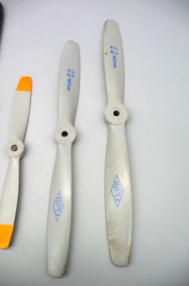 RC Modelflugzeug Propeller 10 Stück gebraucht Ersatzteile 1 x Graupner neu OVP - Bild 2 von 4