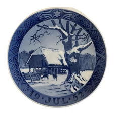 Royal Copenhagen 1952 Christmas Plate  - Christmas in the Forest  - 1st Quality