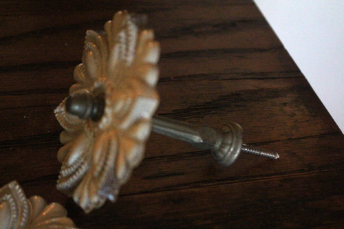 3 weiß lackierte Glas Blume Medaillon Vorhang Raffhalter 2 mit Beschlägen - Bild 6 von 12