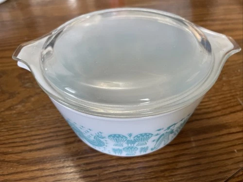 Pyrex Amish Butterprint Casserole 1 Qt Dish 473 with 470C lid. Turquoise
