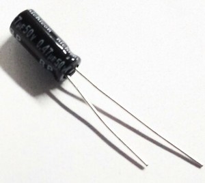 10X CONDENSATORE ELETTROLITICO 47uF 25V 85°C verticale 11mm 10X CONDENSATORE ELETTROLITICO 47uF 25V 85°C verticale 11mm