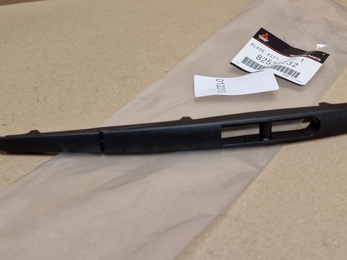 Mitsubishi Outlander Mk3 Rear Wiper Blade 2012-on 8253A232 Genuine New Black - Picture 2 of 9