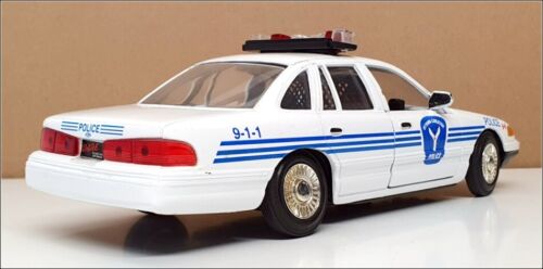 Motormax 1/24 Scale 76102BA - Ford Crown Victoria Police - Ottowa - Picture 2 of 5