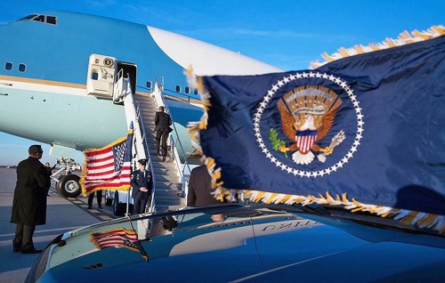AIR FORCE ONE VC-25 LAPEL HAT PIN UP TIE TAC PRESIDENT WASHINGTON DC ANDREWS AFB - Picture 18 of 24