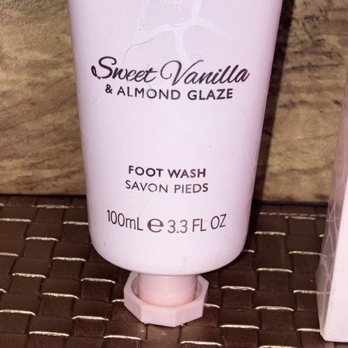 THE LUXURY BATHING COMPANY Sweet Vanilla & Almond Glaze Foot Soak & Foot Wash. - Picture 5 of 7