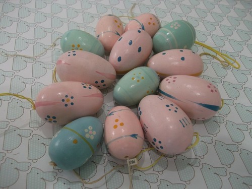 12  Vtg  Wooden EASTER EGG Ornaments~PINKS AND BLUES,1.5-2"  DECORATIONS  - Picture 3 of 4