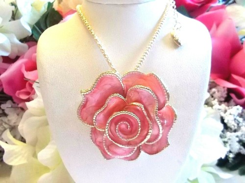 BETSEY JOHNSON PINK ROSE IN FULL BLOOM PENDANT CHAIN NECKLACE GOLD TONE-NWT - Picture 10 of 10