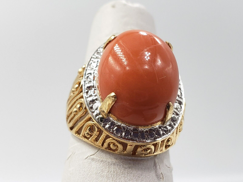 14Kt Yellow Gold* Oval Cabochon Orange Coral Ring in 2 tones . Size 6 US