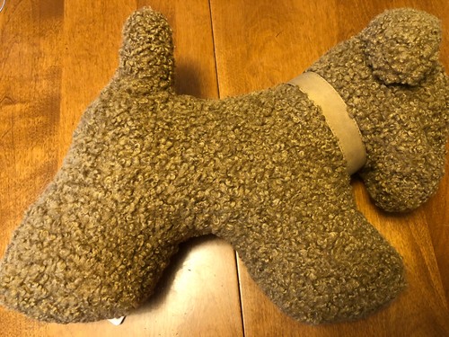 NWT Pottery Barn Faux Fue Dog Pillow With Bell In Tobacco Sherpa Doddle - Picture 6 of 7
