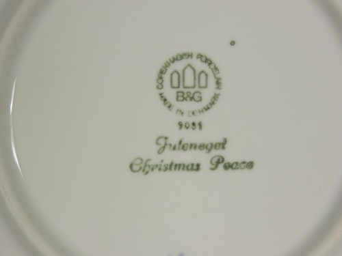 1981 Bing & Grondahl Christmas Peace Plate - Blue/White - Picture 4 of 5