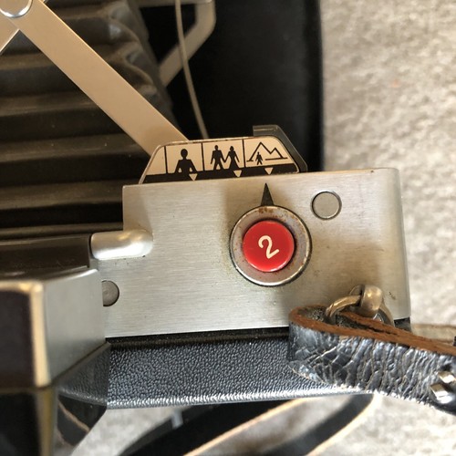 Vintage Polaroid Model Automatic 100 Packfilm Land Camera - Picture 9 of 12