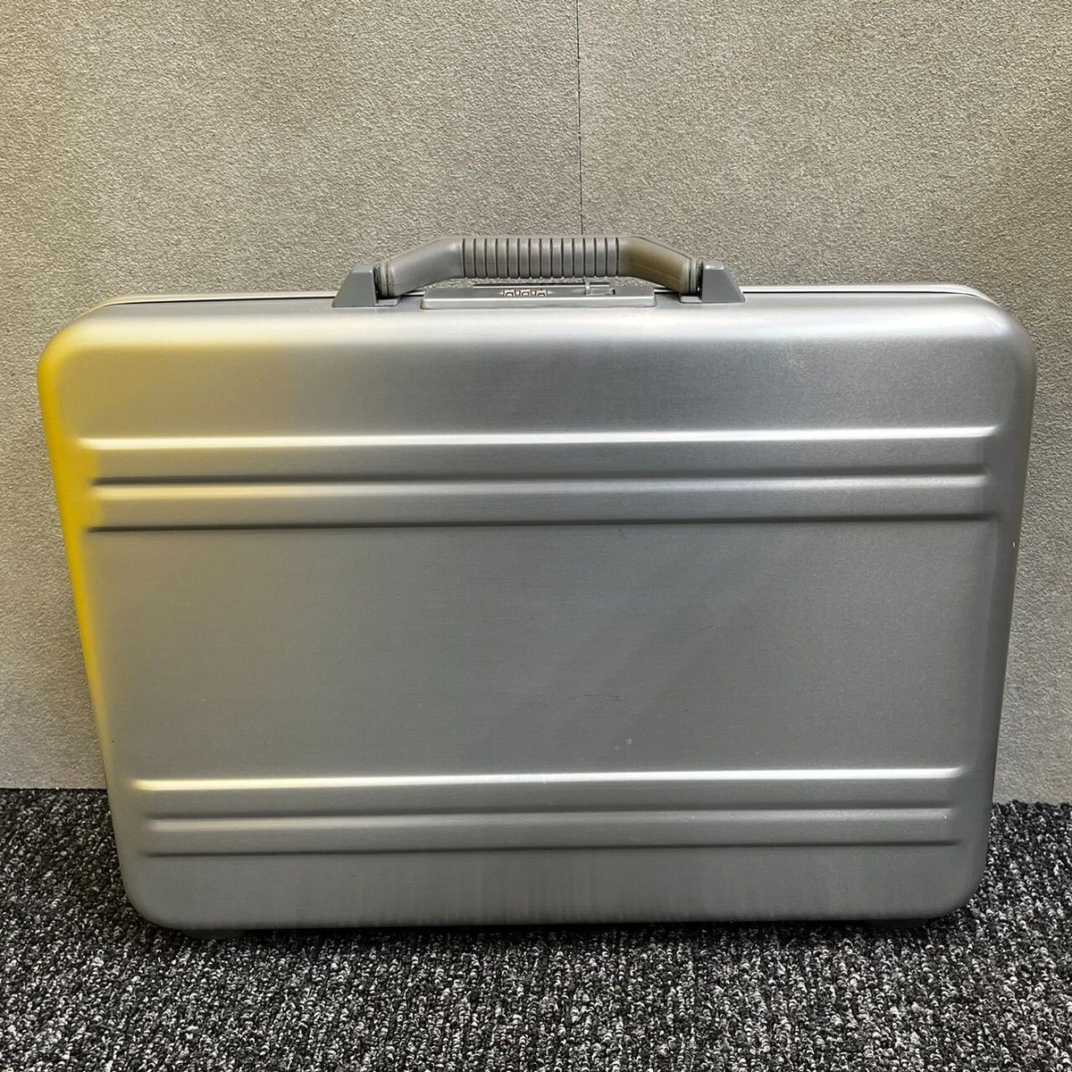 ZERO HALLIBURTON Silver Slime Attache Case aluminium MK7544
