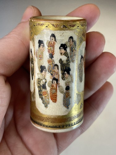 2 3/8" antico vaso giapponese Satsuma Shimazu miniatura ceramica cilindrica Meiji - Foto 7 di 12