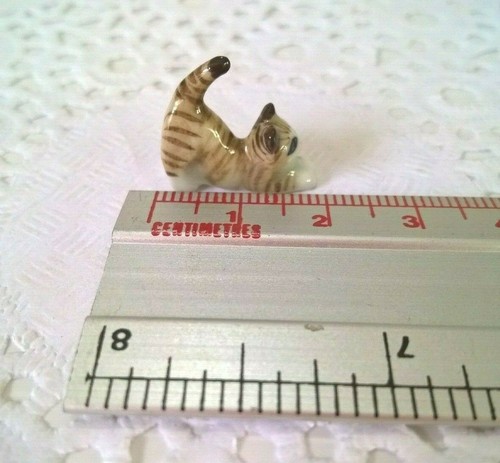 Braun gestreiftes Kätzchen Katzen Stretch Miniatur Keramik Tiere Figur Sammlerstück - Bild 6 von 6