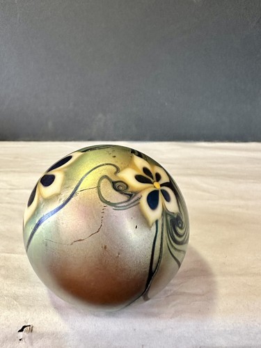 Orient&Flume Vtg. 1976 Iridescent Paperweight W/Vines & 3 Golden/Yellow Flowers - Picture 2 of 9