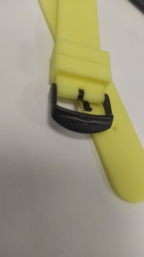 Correa de reloj de silicona amarilla luminosa - Correa lisa de 20 mm con hebilla de metal negro. - Imagen 8 de 12