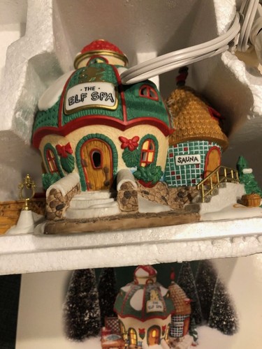 Department 56 Elf Spa Nordpol Serie gebraucht kleine Flagge fehlt - Bild 1 von 5