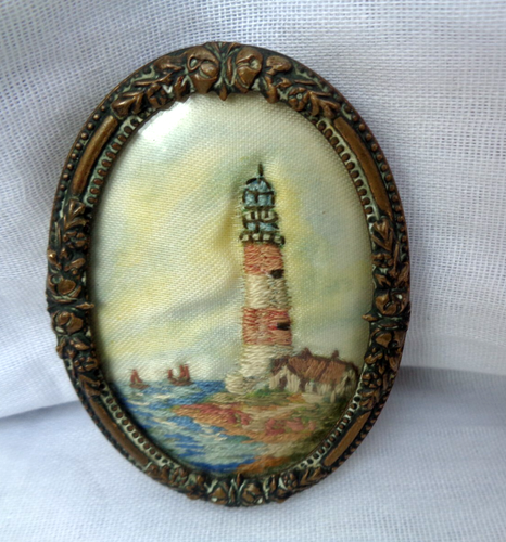 Beautiful Antique embroidery depicting a lighthouse convex glass miniature frame - Picture 5 of 7
