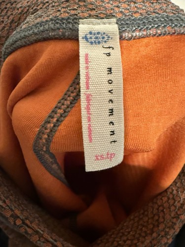 Leggings Free People Movement naranja/gris tiro alto fuera de la rejilla talla XS acampanados - Imagen 6 de 6