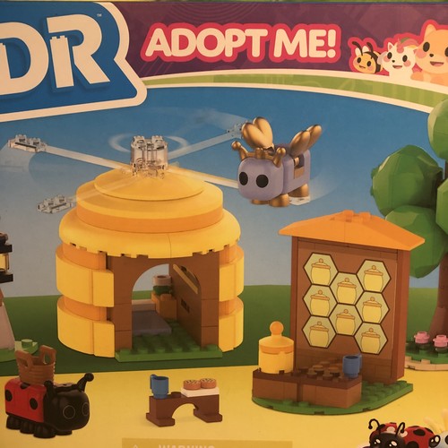 BLDR Adopt Me! Coffee Shop W/ Queen Bee & Ladybug Building Set 225 Piece NEW NIB - Picture 2 of 3