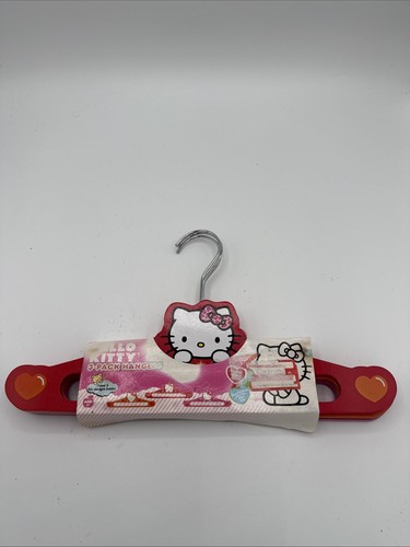 Hello Kitty 3-pack Wooden Hangers - Hearts - Picture 2 of 3