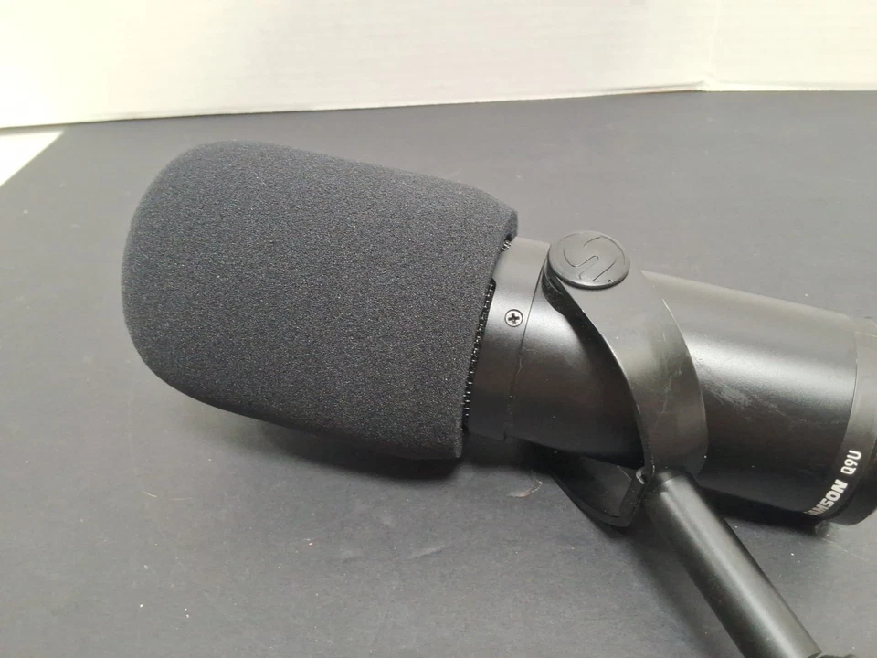 Samson Q9U Dynamic Broadcast Microphone for Podcast/Streaming - Image 4 of 4