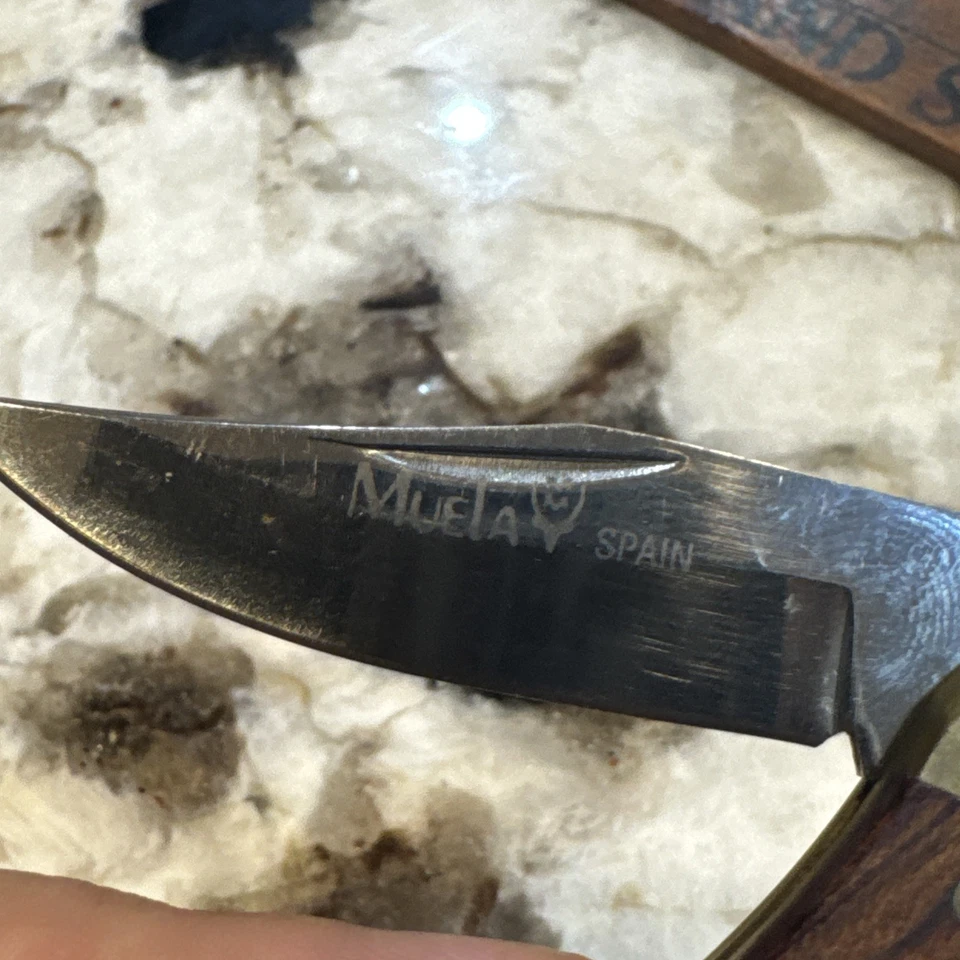 Cuchillo Plegable Vintage Muela España Latón Refuerzos Mango Madera Toledo Foto 2 de 4