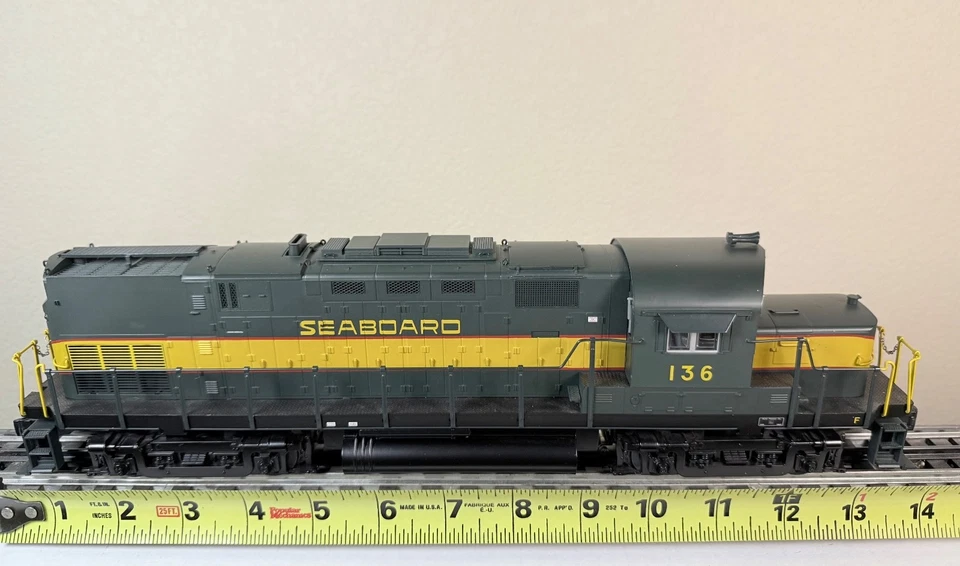 USED LIONEL (6-28219) SEABOARD ALCO C-420 DIESEL LOCOMOTIVE #136 - NO BOX - Image 2 of 4