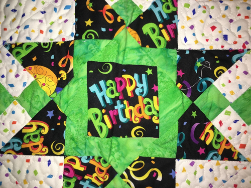 HANDARBEIT BAUMWOLLE GESTEPPT TISCHLÄUFER HAPPY BIRTHDAY ROSA WEISS BLAU Stoff 56x15 - Bild 5 von 7