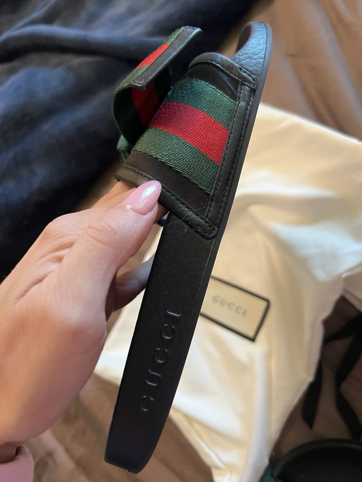 Sandalias para mujer Gucci deslizables de goma talla 36 (US 6) negras con lazo verde y rojo Foto 4 de 4